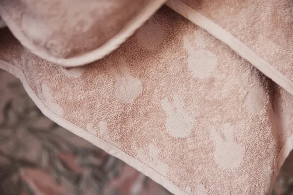Jollein kapuutsiga rätik lastele - Miffy Jacquard - Wild Rose - Image 5