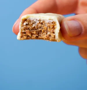 Alternative view of Treatfuls "What The Lemon" Valge šokolaadi ja sidrunikoogi veganbatoon (40g)