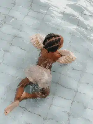 Alternative view of Mrs Ertha ujumiskätised - Speckled Diamond